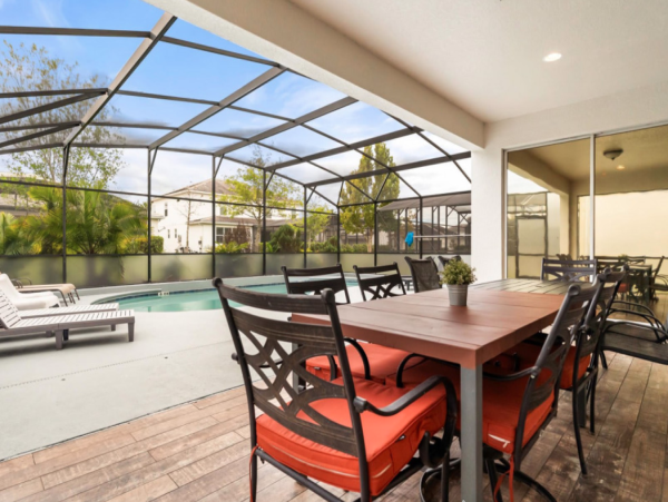 Luxury Vacation Home in Kissimmee 6-Bedroom Home with Private Pool & Great Amenities